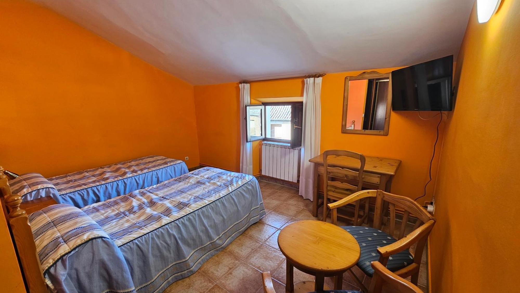 Hostal Albe Carrion De Los Condes Luaran gambar