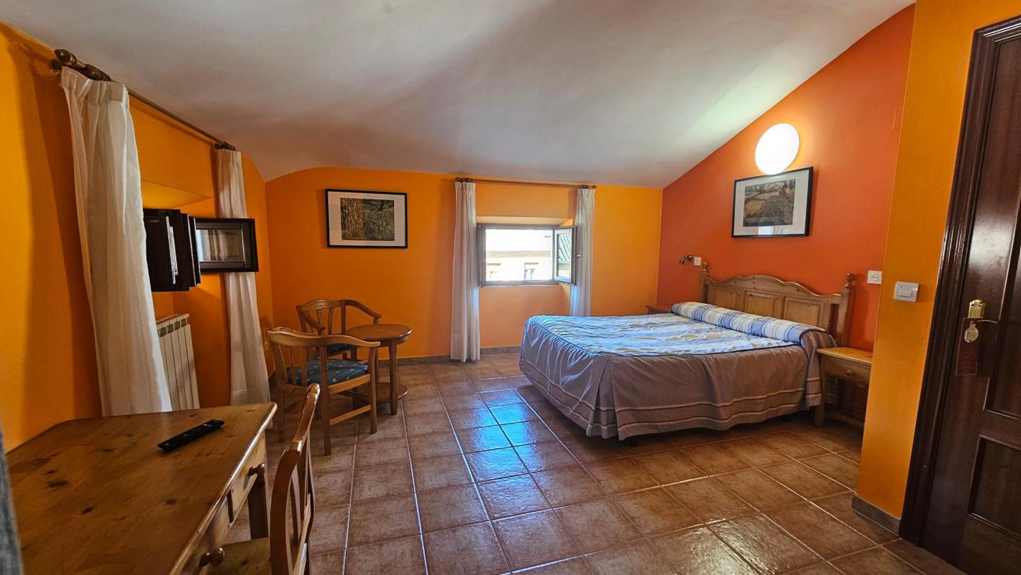 Hostal Albe Carrion De Los Condes Luaran gambar